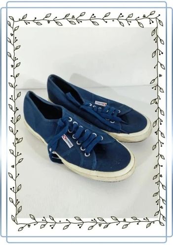 Chaussures Superga bleu, taille 42, bon état mais quelques traces