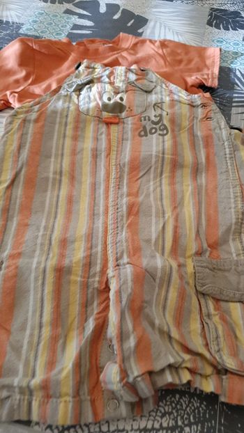 Salopette et teeshirt