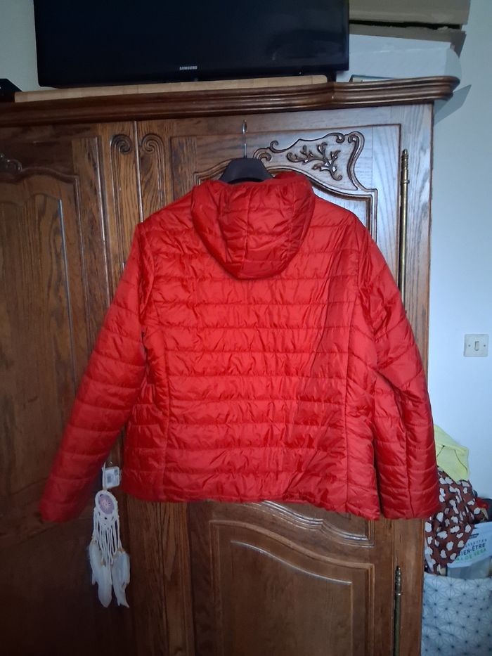 Doudoune marque kiabi taille 46/48 bordeaux - photo numéro 3