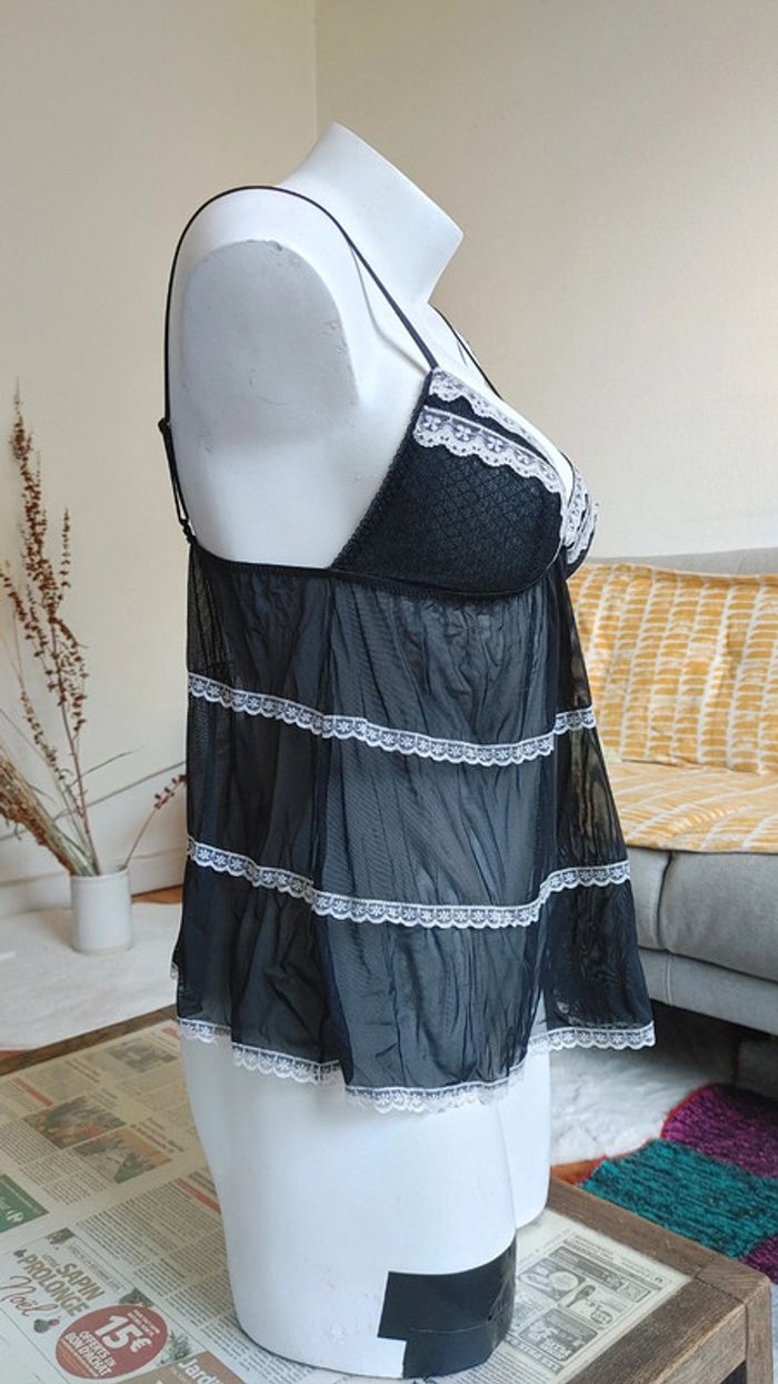 Top décolleté semi-transparent dentelle et mesh - photo numéro 3