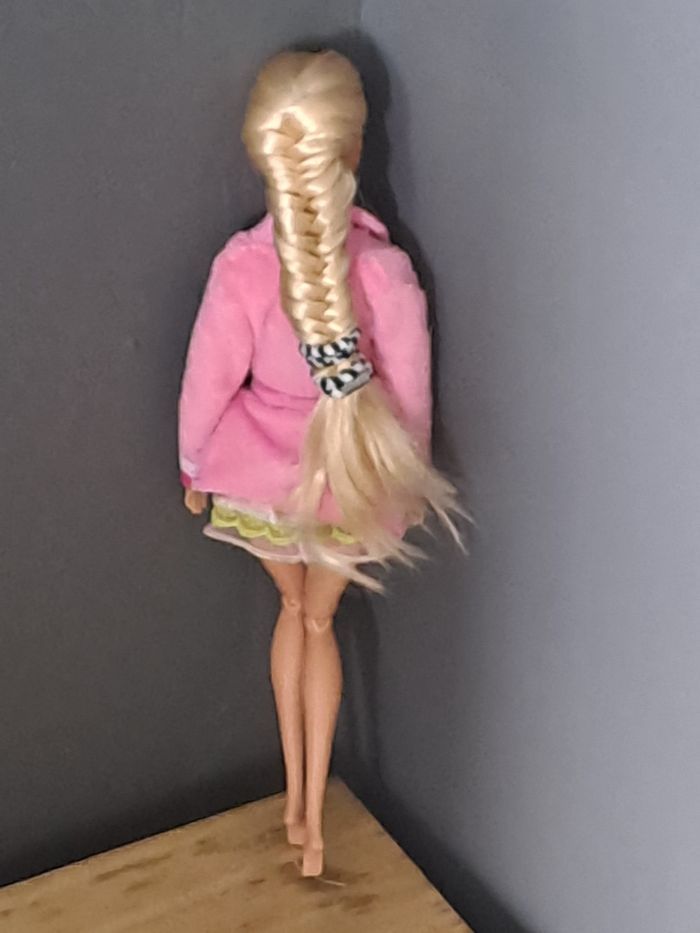 Barbie en nuisette et peignoir - photo numéro 3