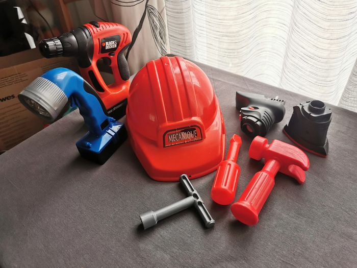 Outils chantier jouet Smoby et autre lot de 8 pièces