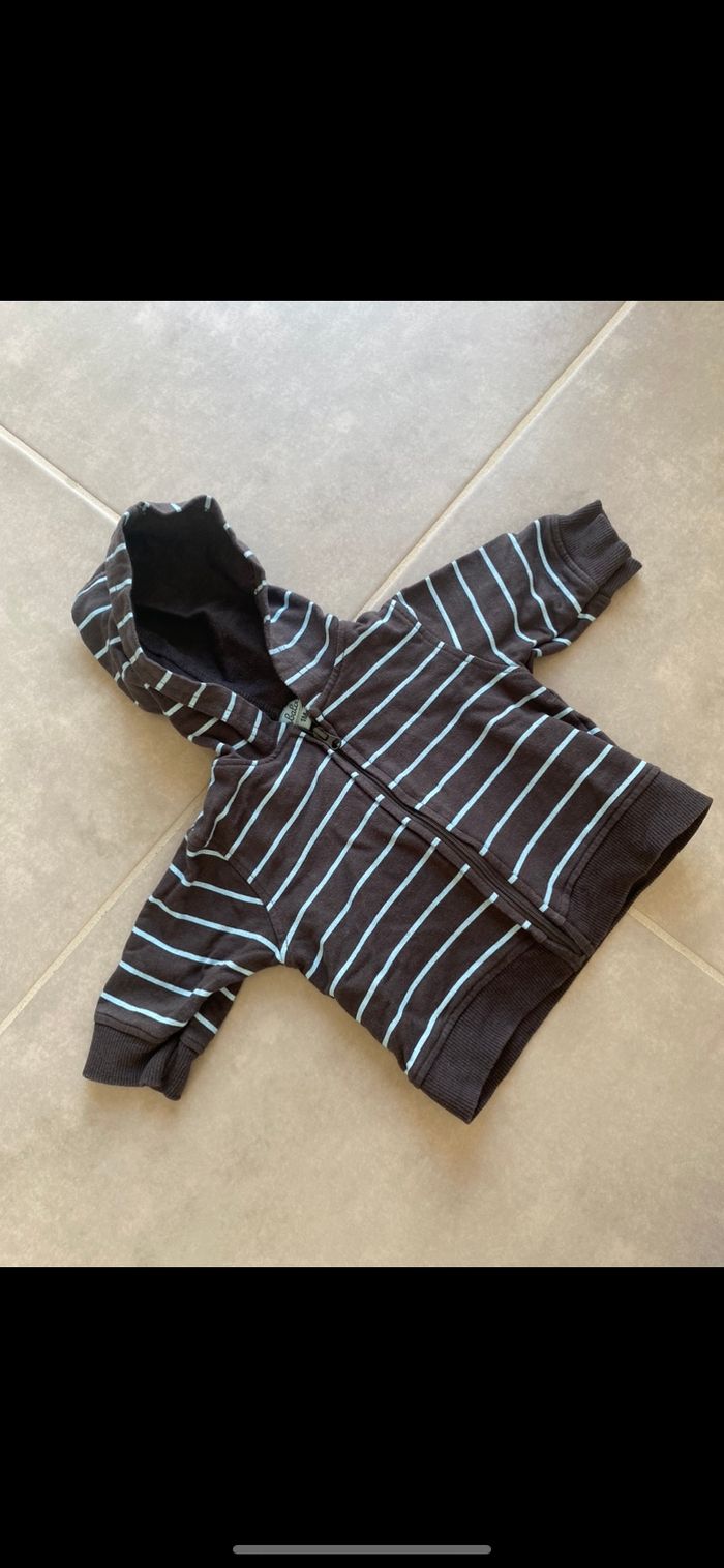 Gilet à capuche zippé 1 mois