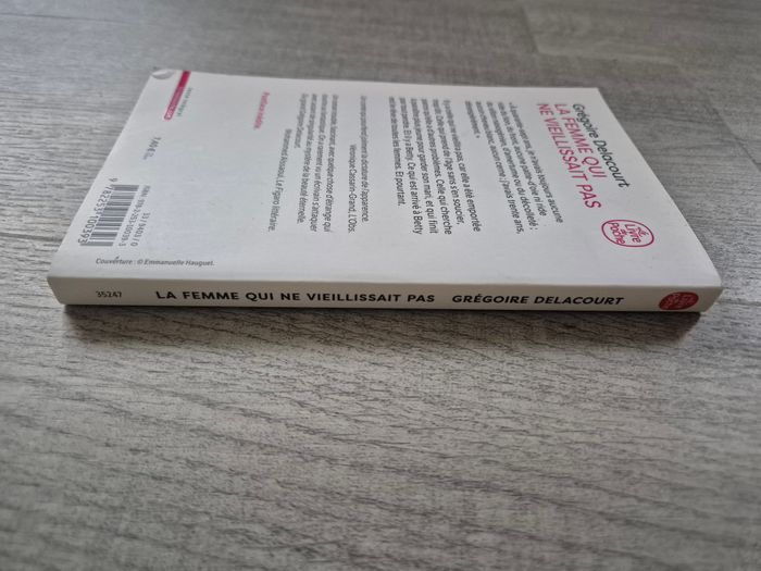 Livre "La femme qui ne vieillissait pas" Grégoire Delacourt - photo numéro 4