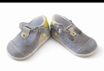 Chaussures d'été garçon pointure 20