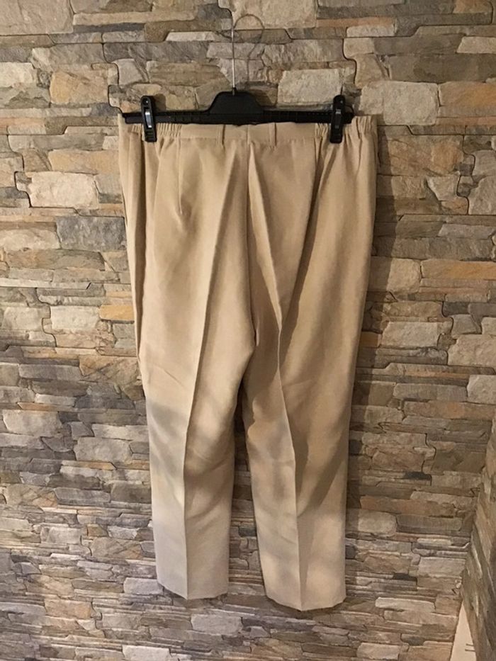 Très beau pantalon beige tissu effet velours daim taille 44 - photo numéro 6