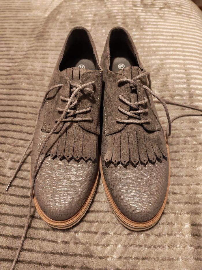 Chaussures grises - photo numéro 2
