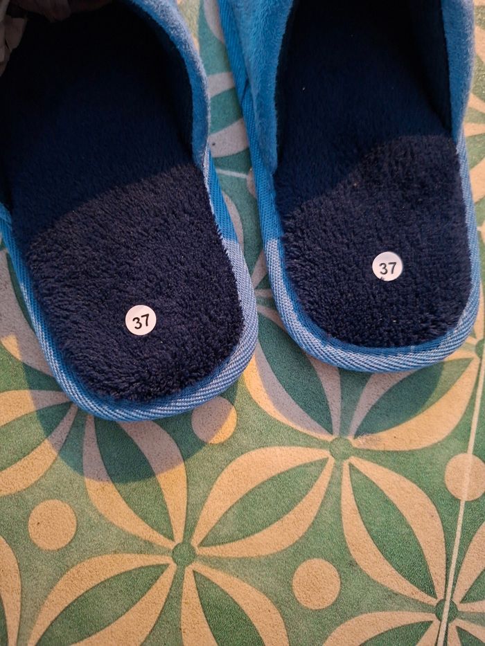 Chaussons neuf T37 - photo numéro 2