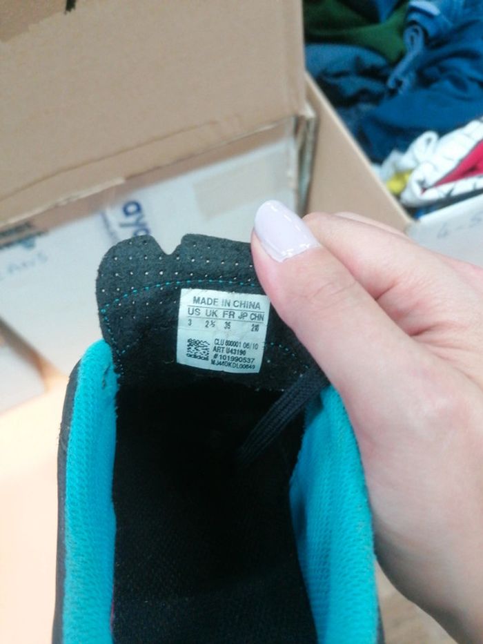 Chaussure de foot Adidas noir et bleu 35 - photo numéro 3