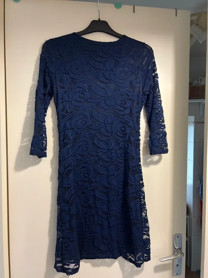Robe bleue à dentelles - photo numéro 3