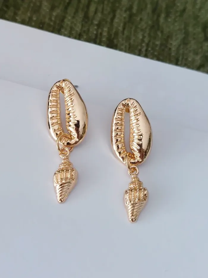 Boucles d'oreilles pendantes  - coquillage doré  - acier inoxydable 🌊 - photo numéro 2