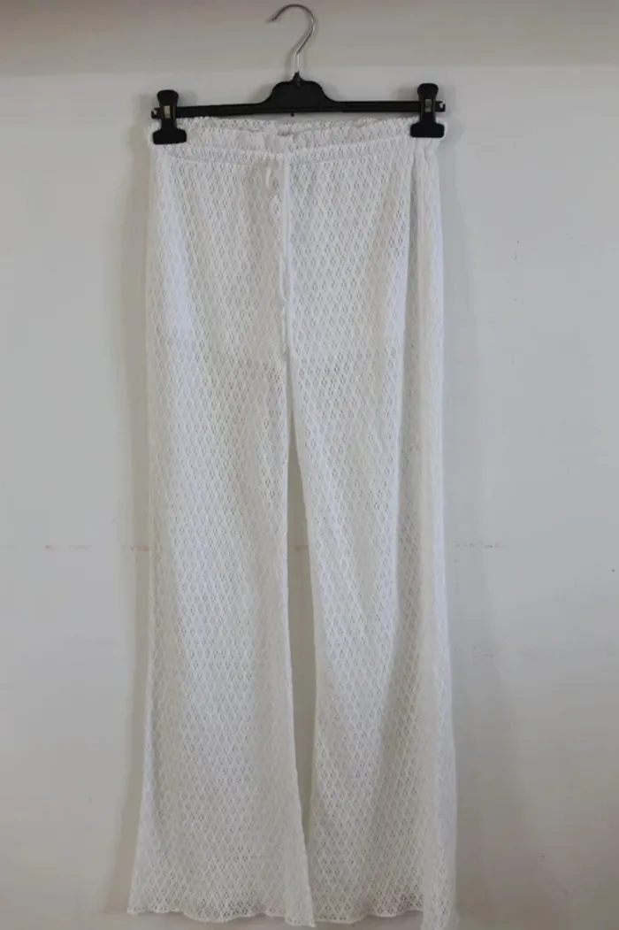 C56 pantalon blanc bershka XS
