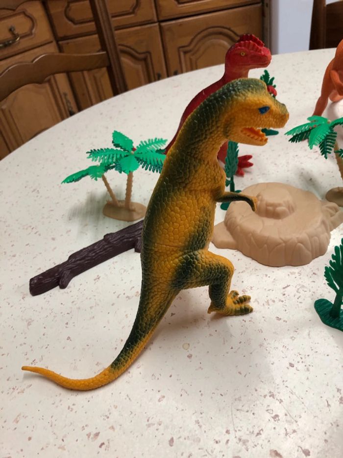 Lot 6 dinosaures - photo numéro 2