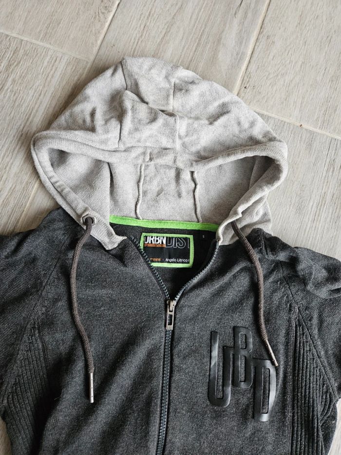 Sweat a capuche taille S - photo numéro 3