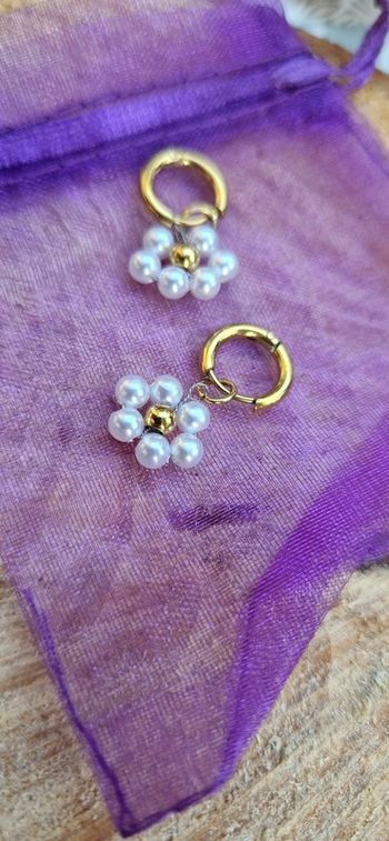 Boucles d’oreilles toutes petites créoles acier inoxydable or fleurs perles d’eaux douces