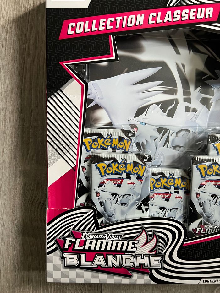 POKÉMON - COFFRET CLASSEUR EV 10.5 FLAMME BLANCHE - FR - NEUF & DEFAUT SCELLAGE - photo numéro 5