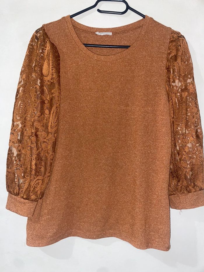 Pull dentelle camel