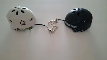 Lot de 2 porte clés casque