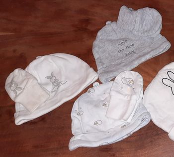 Lot bonnets de naissance