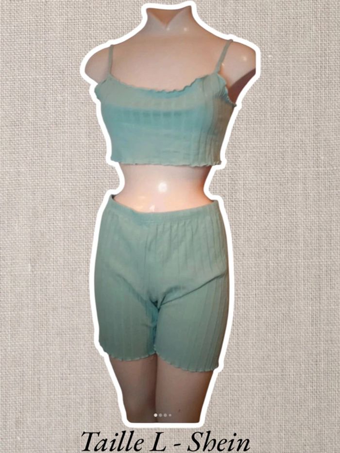 Ensemble - Shein - Taille L - taché 🫟 au dos