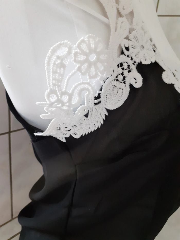 Top noir fin,empiècements style dentelle - photo numéro 3