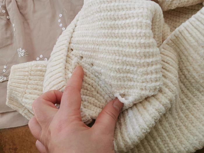 Lot de jupes et pulls pour 10 ans - photo numéro 2