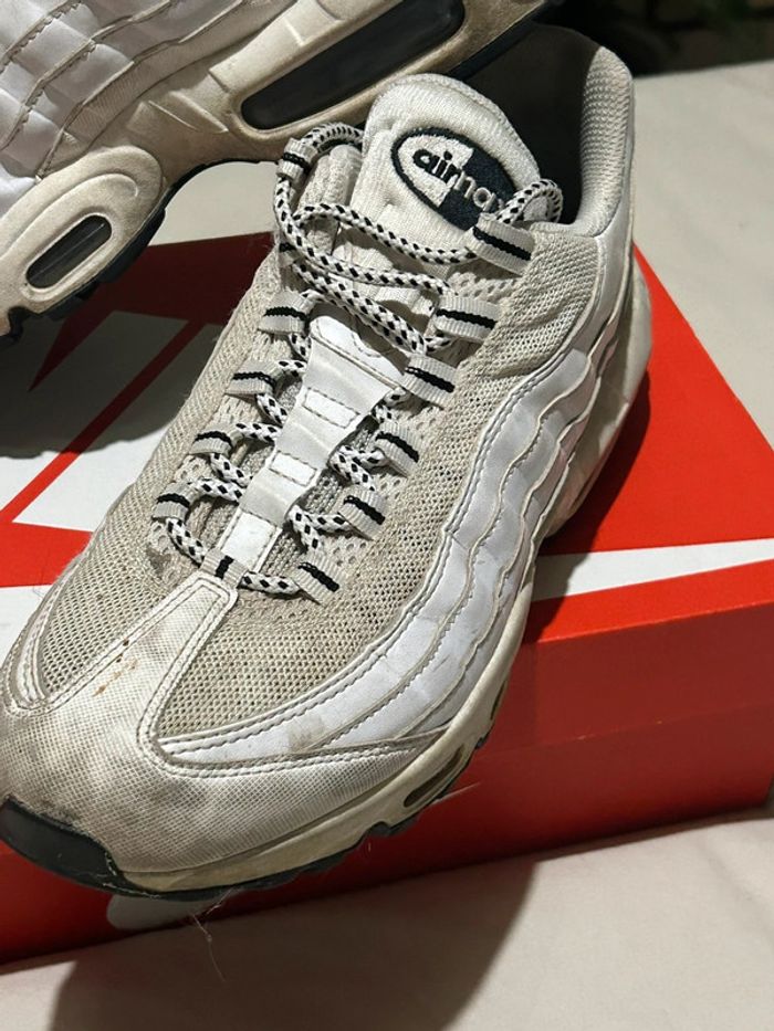 603 – Air max 95 blanches et noires - photo numéro 3
