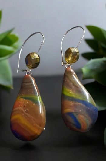 Boucles d'oreilles pendante pâte polymere multicolore