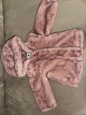 Veste fausse fourrure rose taille 9 mois