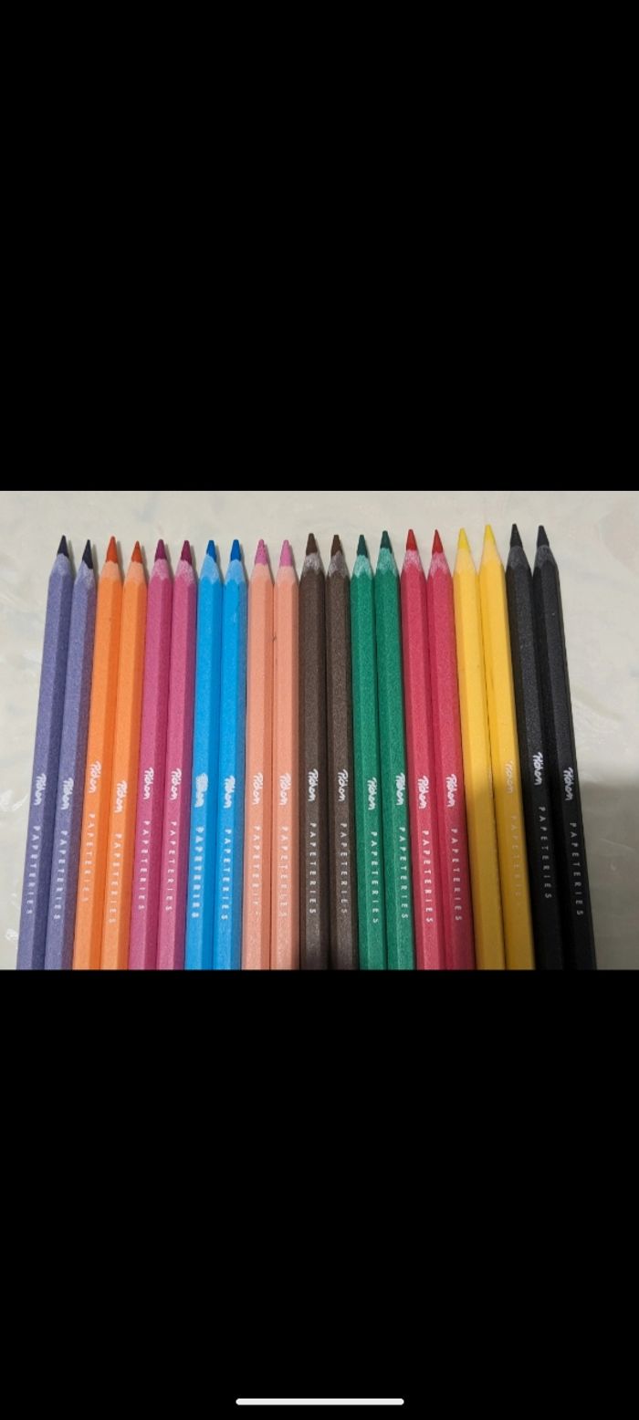 Lot de 20 crayons de couleur Pichon. - photo numéro 2