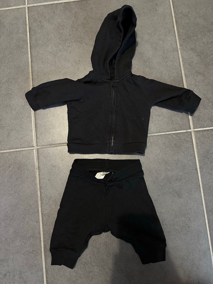 Ensemble jogging noir H&M 1 mois 56cm