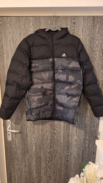 Doudoune à capuche camouflage hiver