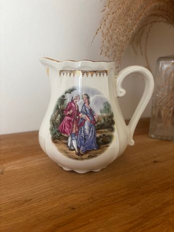Pot à lait ancien décor scène galante