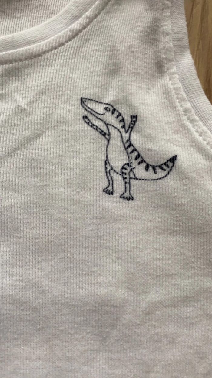 Lot de deux débardeurs neufs - photo numéro 2