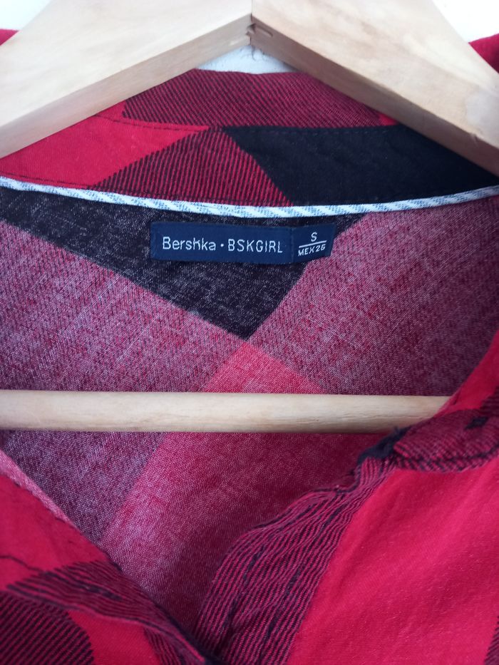 Chemise à carreaux rouge et noire Bershka S - photo numéro 3