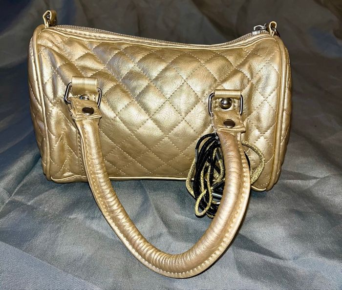Sac à main doré matelassé avec accessoires - Très bon état - photo numéro 2