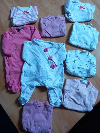 Lot 2 pyjamas et 6 bodies