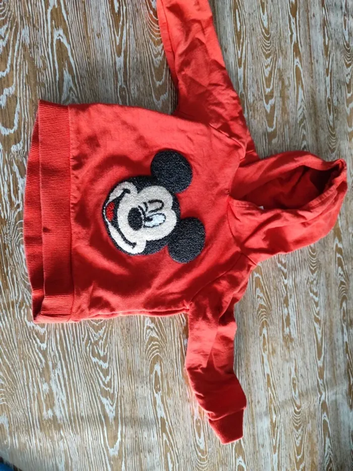 🍁 lot de 2 sweats Mickey taille 18 mois 🍁