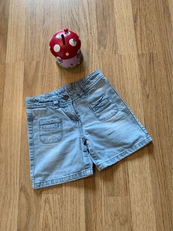Short fille