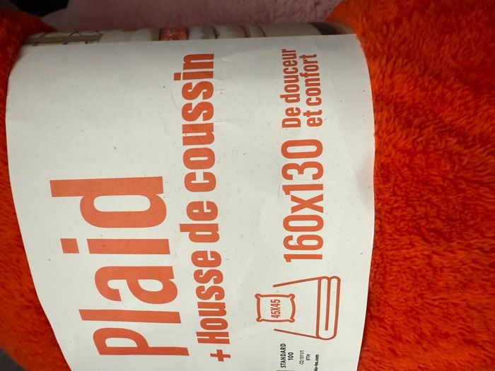 Plaid avec coussin orange