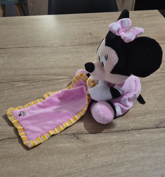 Peluche Minnie avec son doudou - photo numéro 5