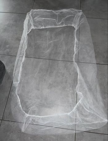 Moustiquaire lit bébé 