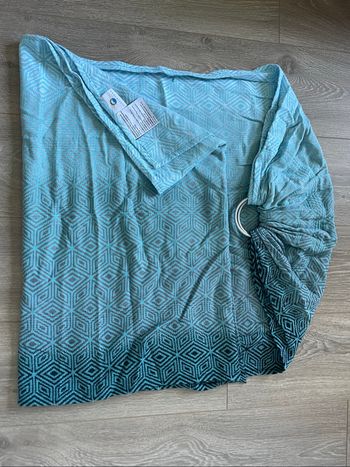 Portage sling ringsling de la marque Little Frog coloris Stormy Cube taille