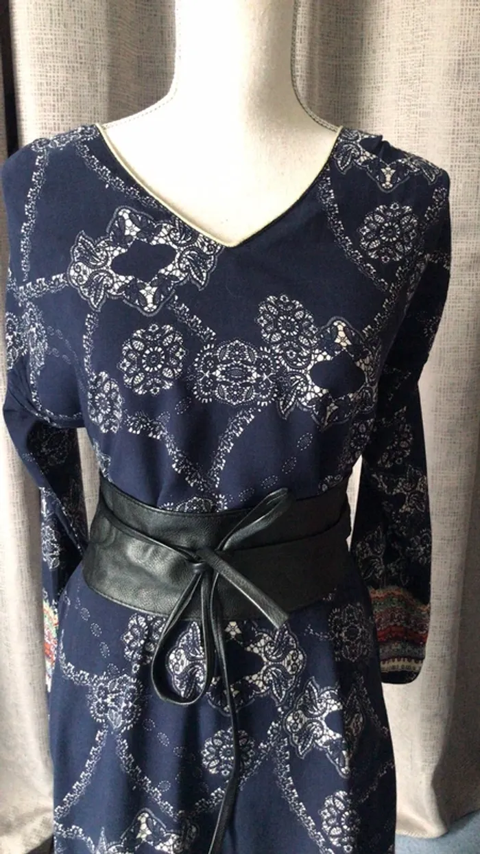 Robe bleue marine - photo numéro 2