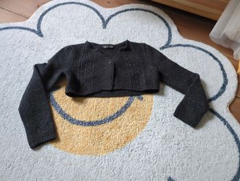 Gilet court noir paillettes mailles épais 5-6 ans