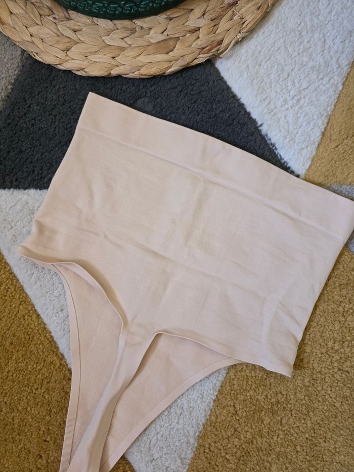 Gaine string neuve Primark taille s - photo numéro 4