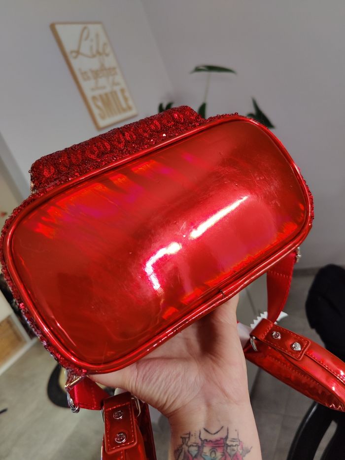 Loungefly Minnie sequins rouge - photo numéro 6