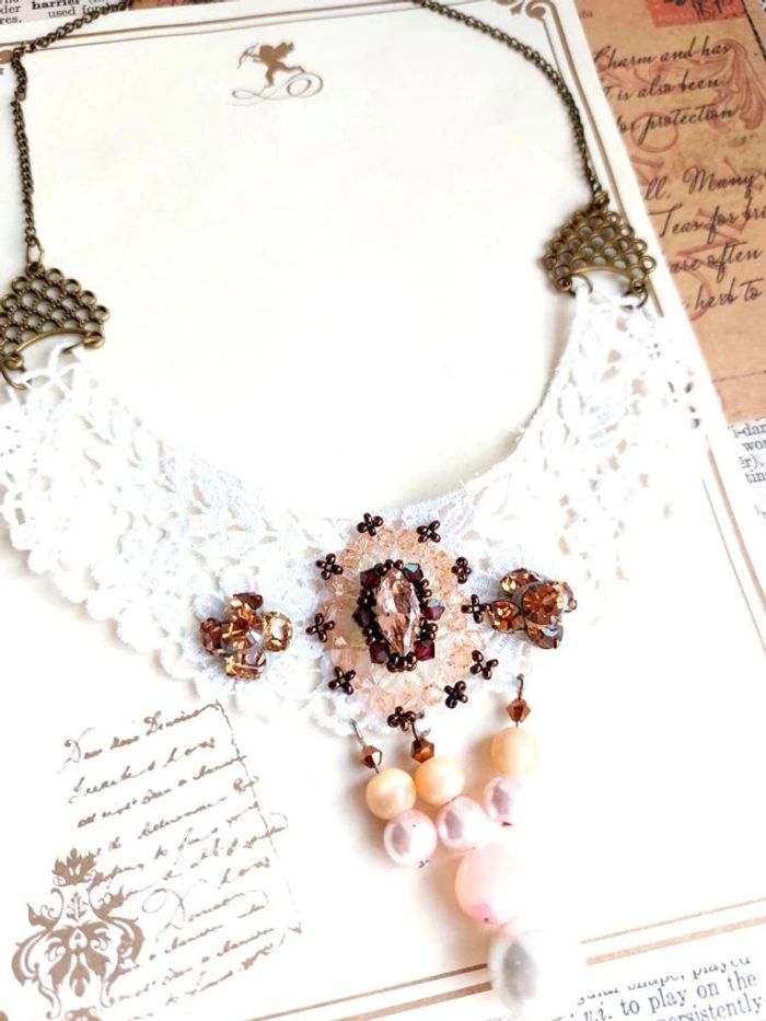 Magnifique collier style victorien broderie blanche - photo numéro 3