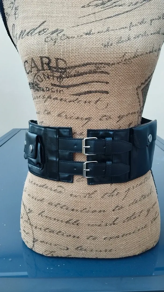 Ceinture noire avec poche 75/80 cm femme