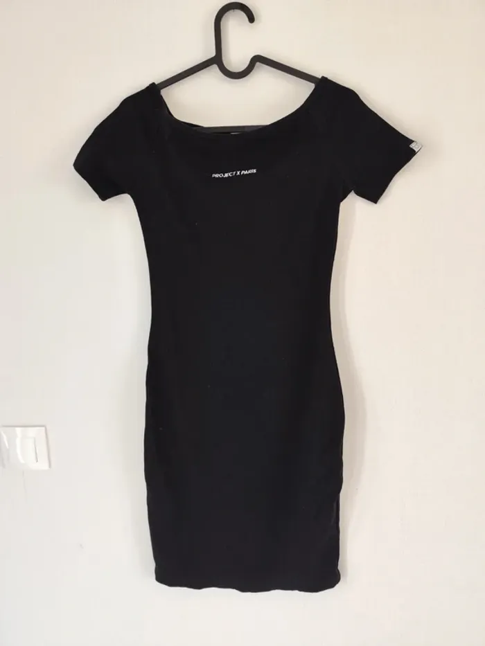 Robe noire moulante